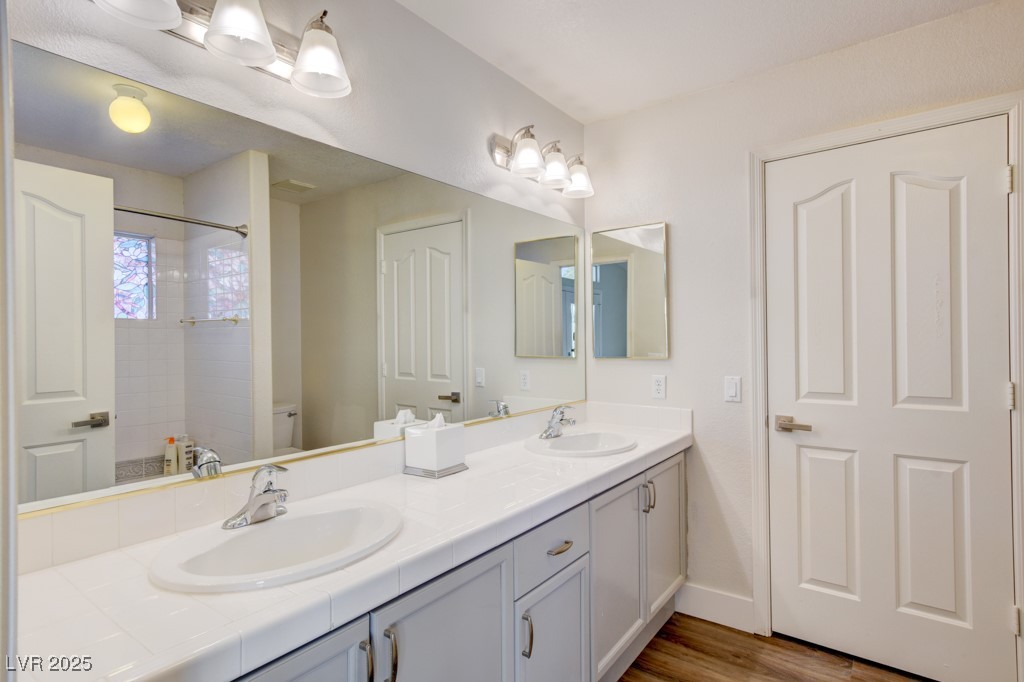 9204 Sapphire Point Avenue