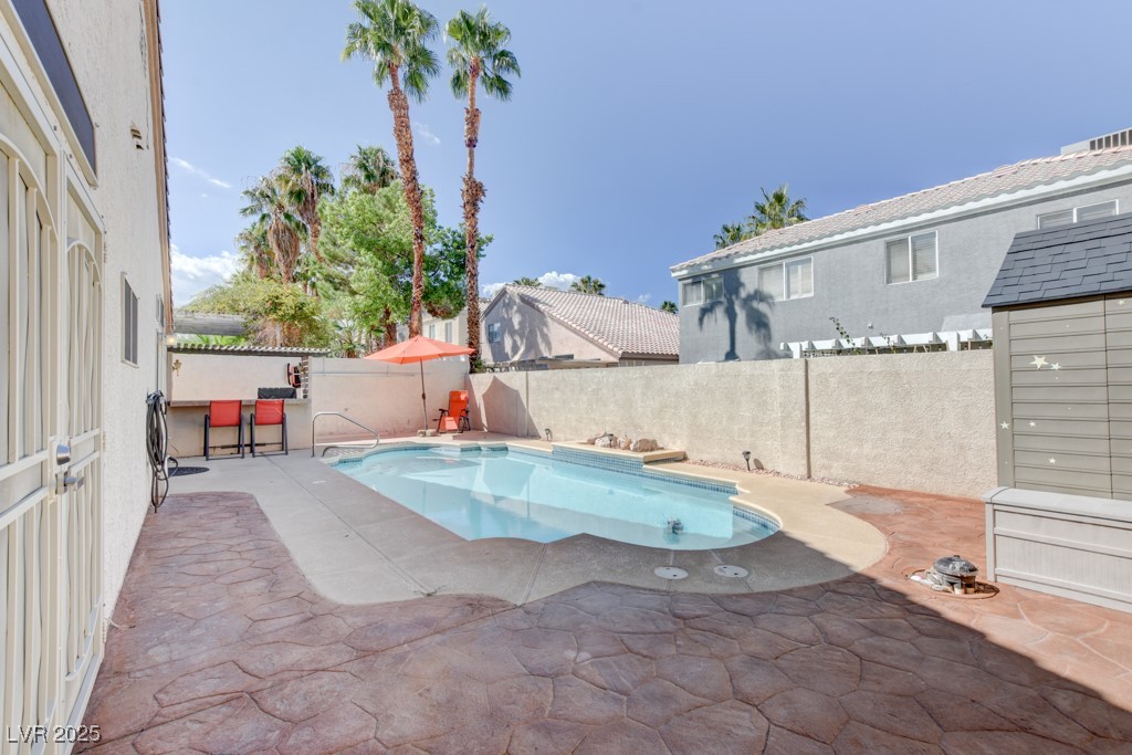 9204 Sapphire Point Avenue