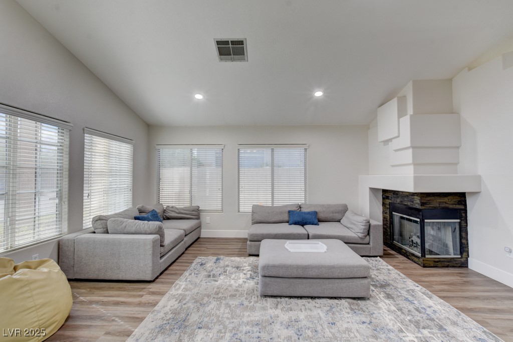 9204 Sapphire Point Avenue