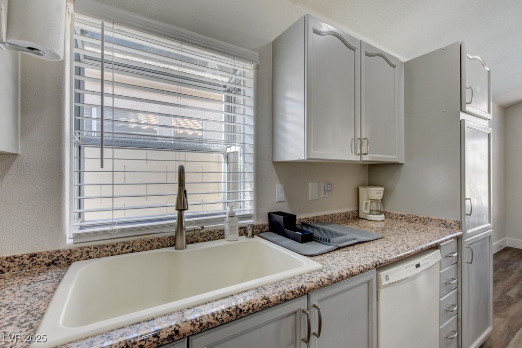 9204 Sapphire Point Avenue