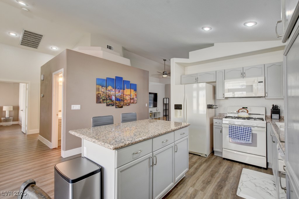 9204 Sapphire Point Avenue