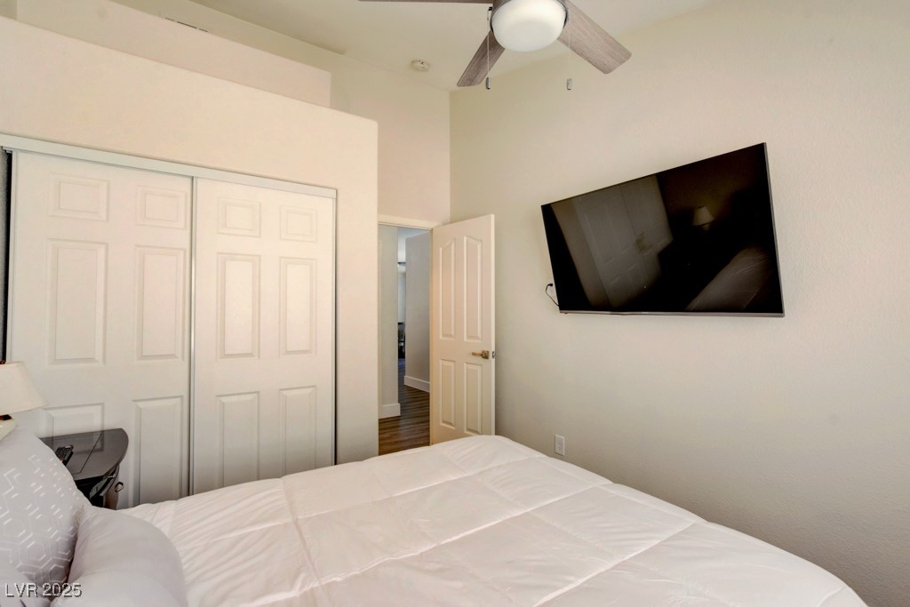 9204 Sapphire Point Avenue