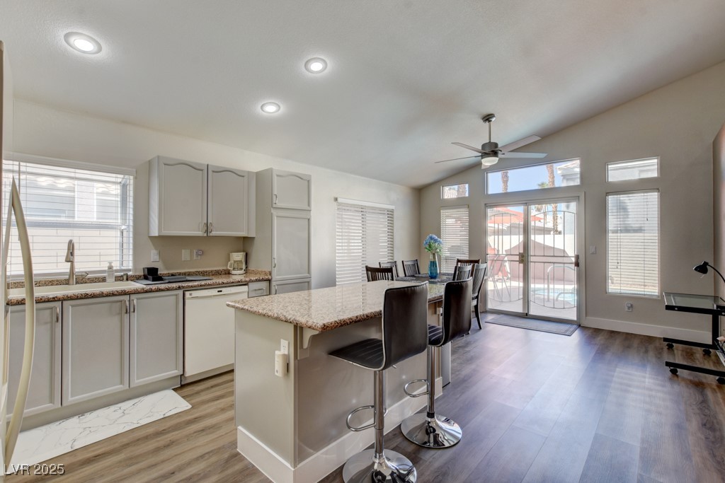 9204 Sapphire Point Avenue