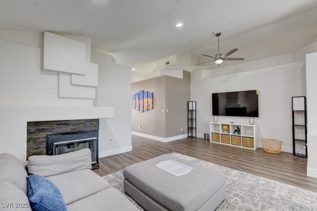 9204 Sapphire Point Avenue