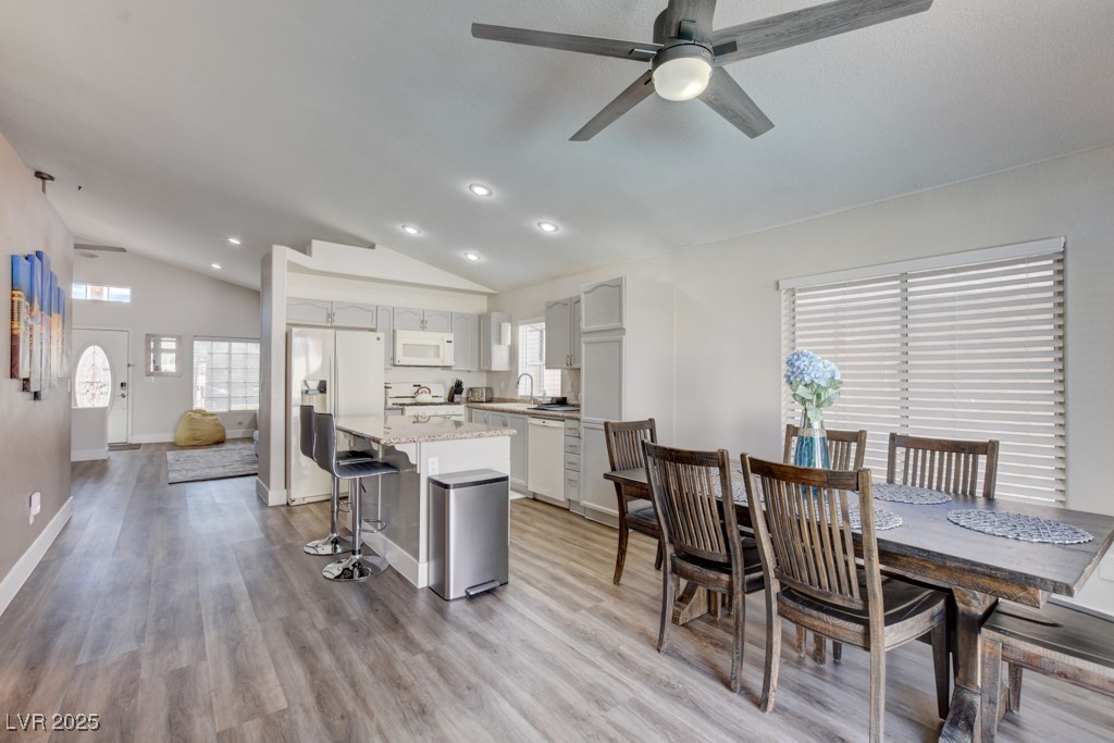 9204 Sapphire Point Avenue