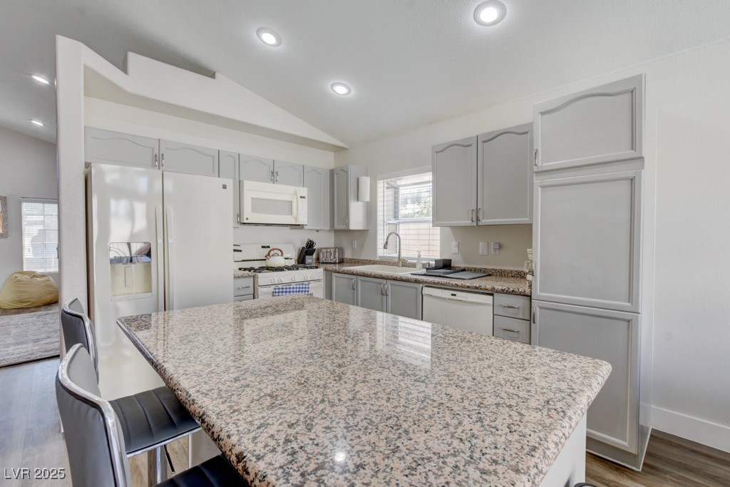 9204 Sapphire Point Avenue