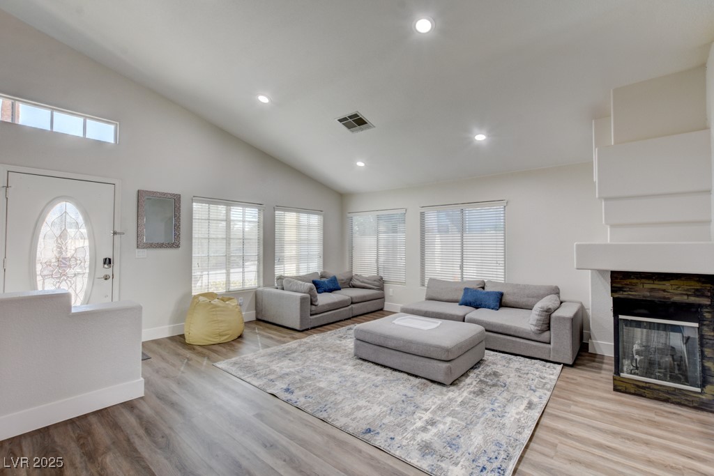 9204 Sapphire Point Avenue