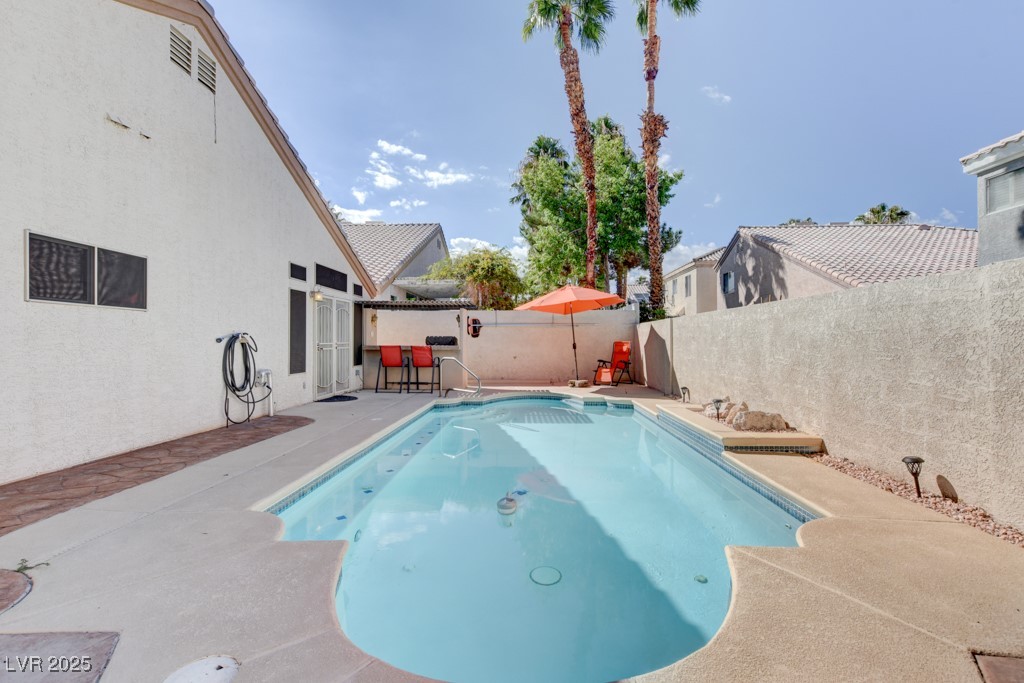 9204 Sapphire Point Avenue