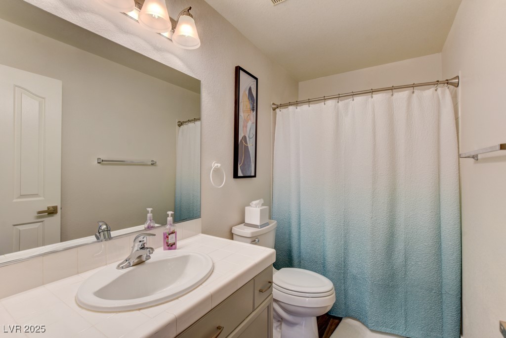 9204 Sapphire Point Avenue