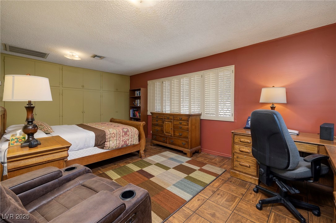 4219 East Pinecrest Circle