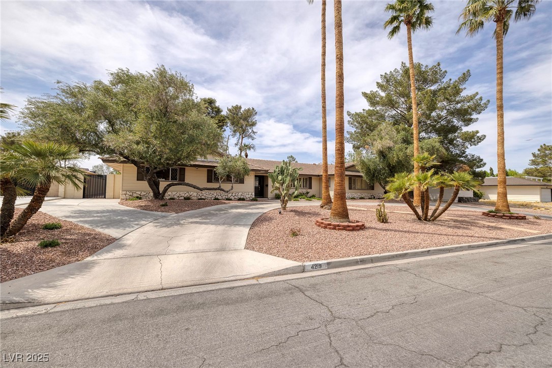 4219 East Pinecrest Circle