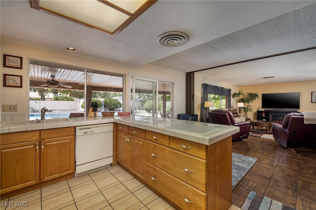 4219 East Pinecrest Circle