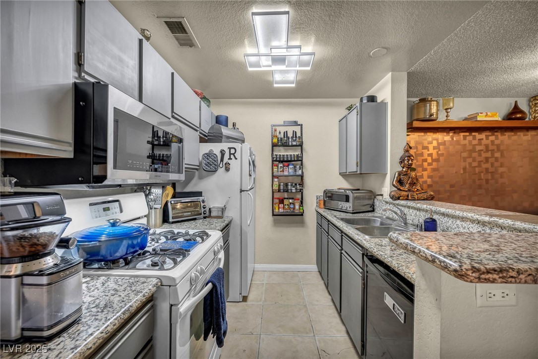 2200 South Fort Apache Road 2041