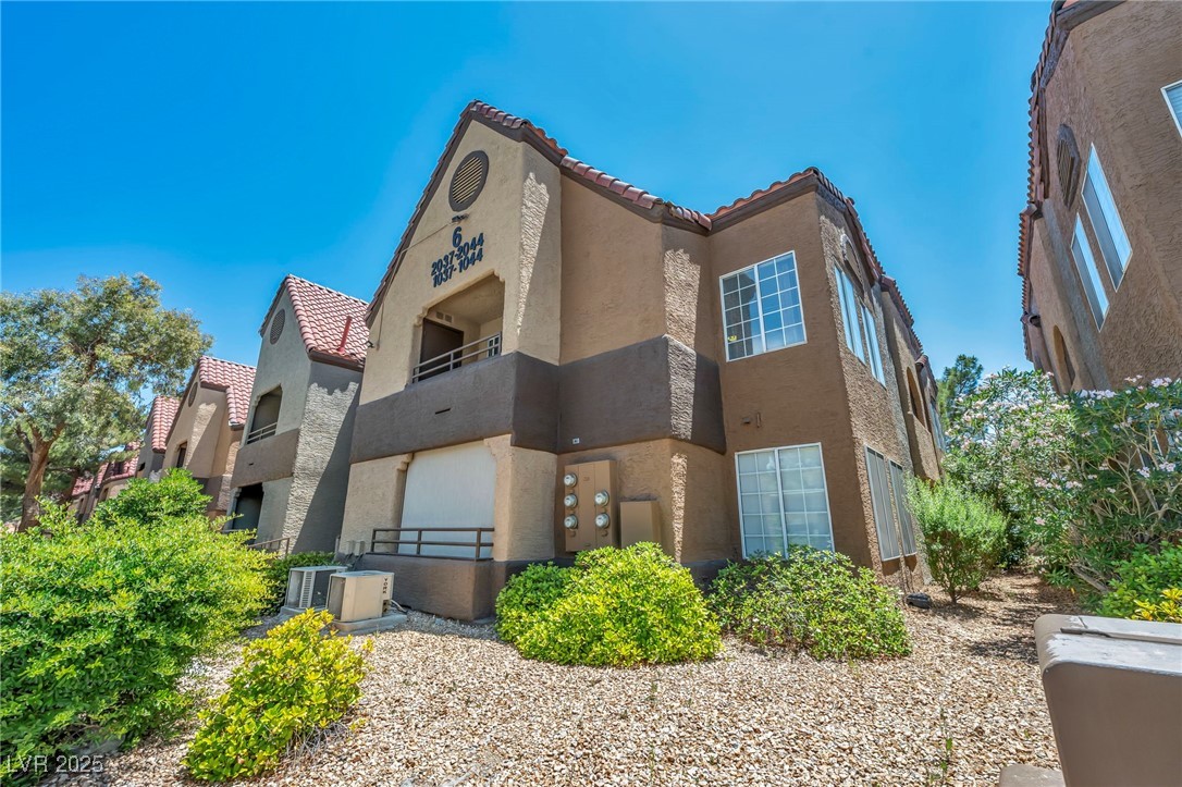 2200 South Fort Apache Road 2041