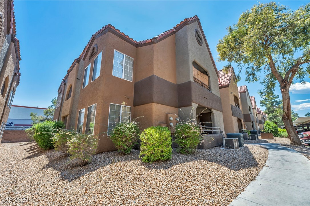 2200 South Fort Apache Road 2041