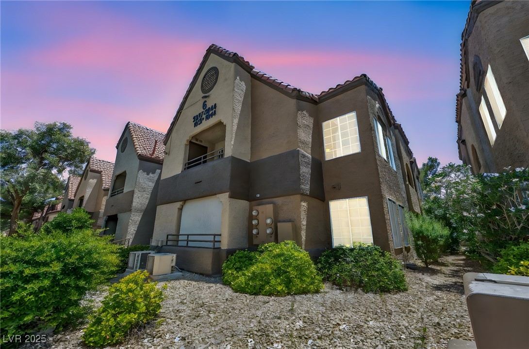 2200 South Fort Apache Road 2041