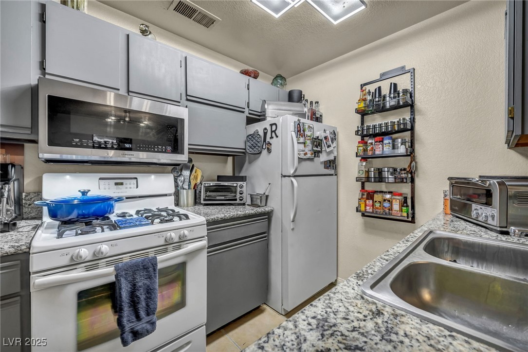 2200 South Fort Apache Road 2041