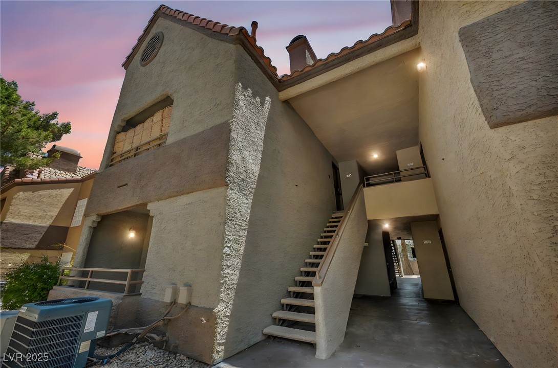 2200 South Fort Apache Road 2041