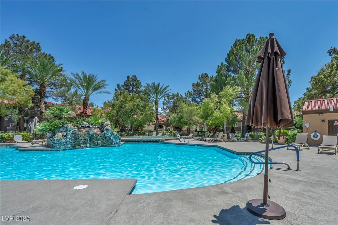 2200 South Fort Apache Road 2041