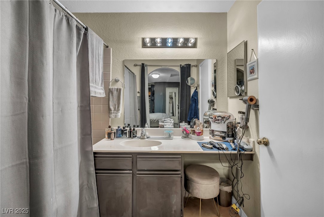 2200 South Fort Apache Road 2041