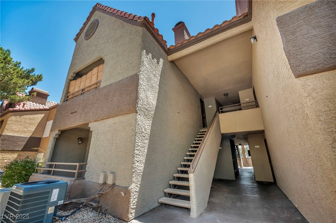 2200 South Fort Apache Road 2041