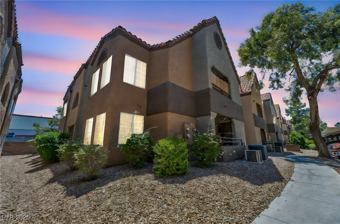 2200 South Fort Apache Road 2041