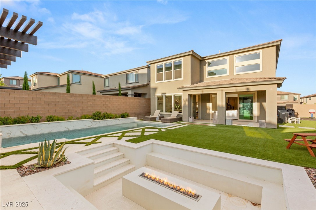 389 Red Feather Peak Court