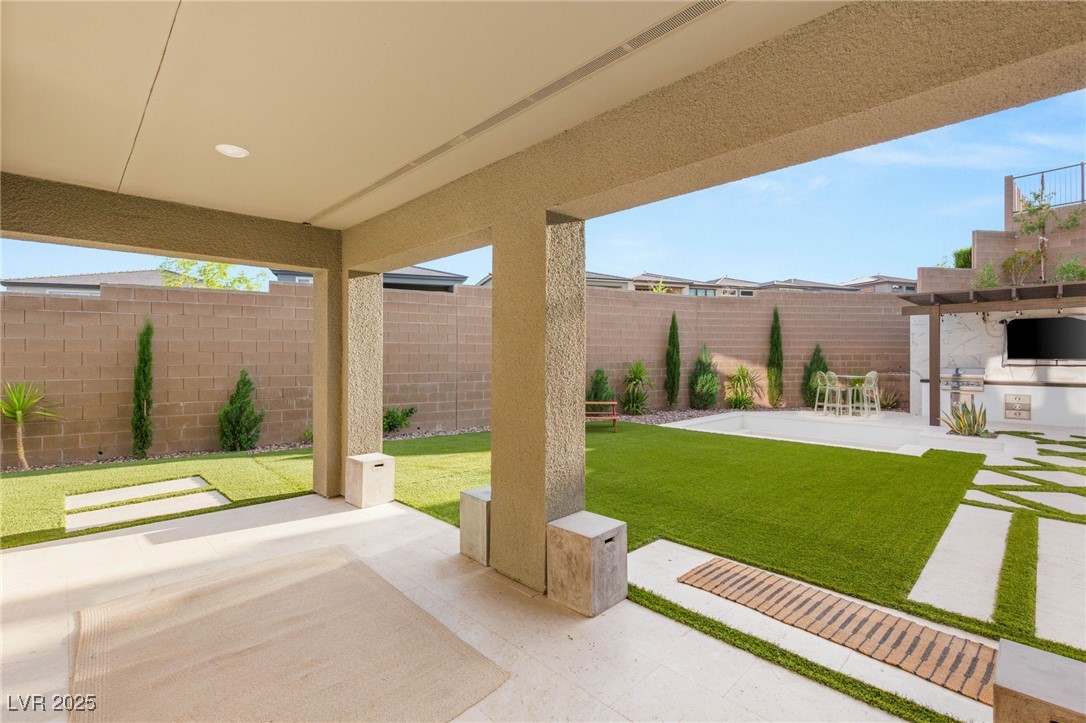 389 Red Feather Peak Court