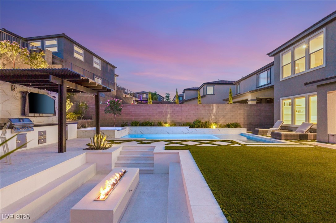 389 Red Feather Peak Court