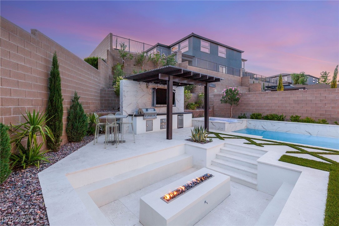 389 Red Feather Peak Court