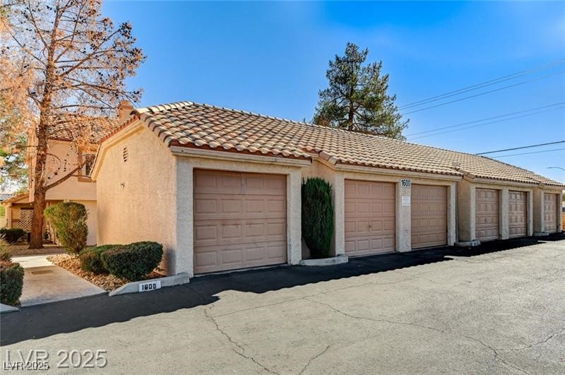 1600 North Torrey Pines Drive 202