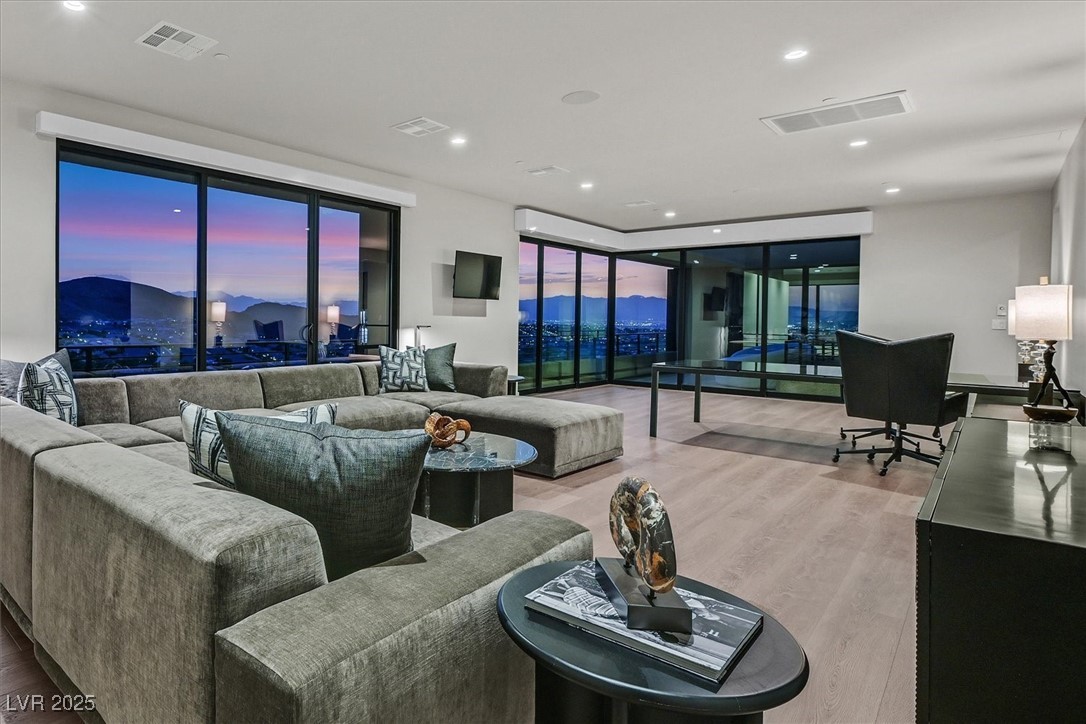 807 Magnum Cliff Court