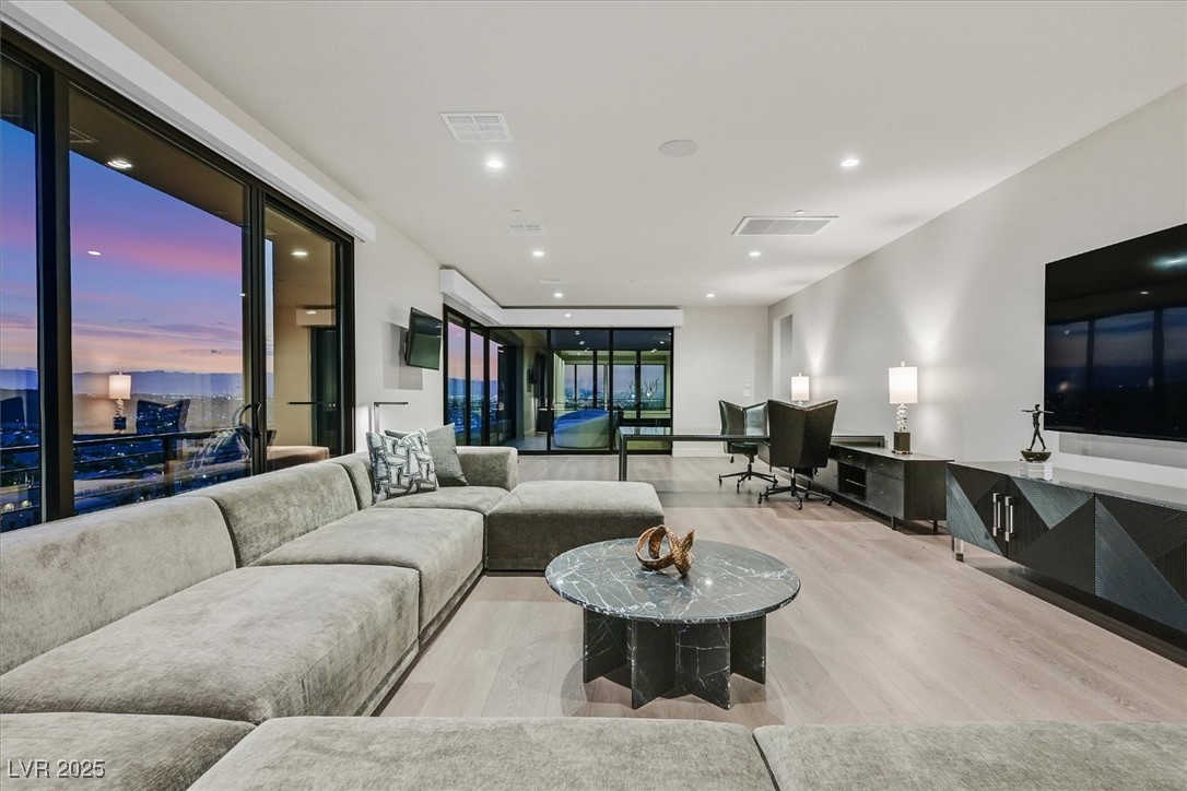 807 Magnum Cliff Court