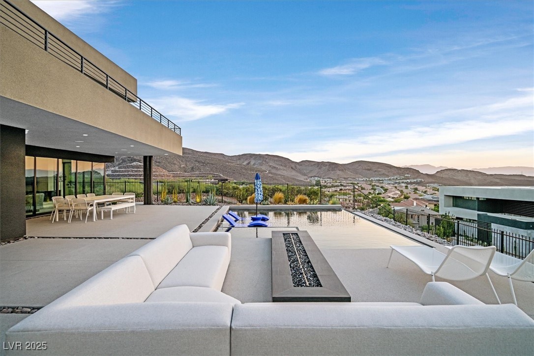 807 Magnum Cliff Court