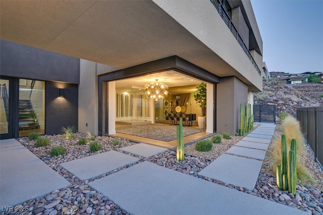 807 Magnum Cliff Court