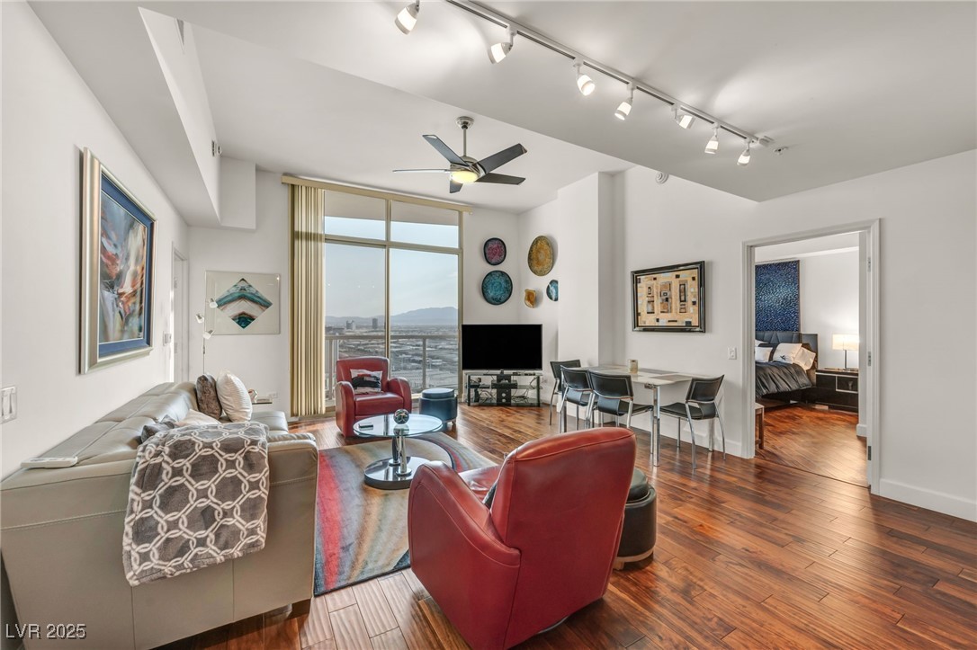 200 West Sahara Avenue 3702