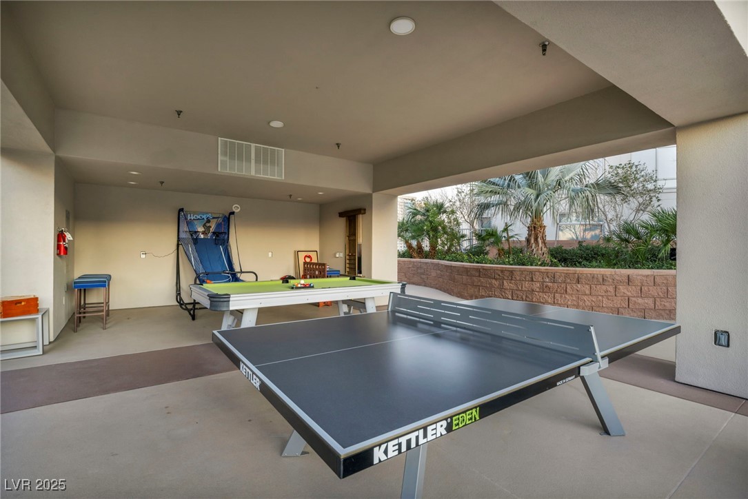 200 West Sahara Avenue 3702