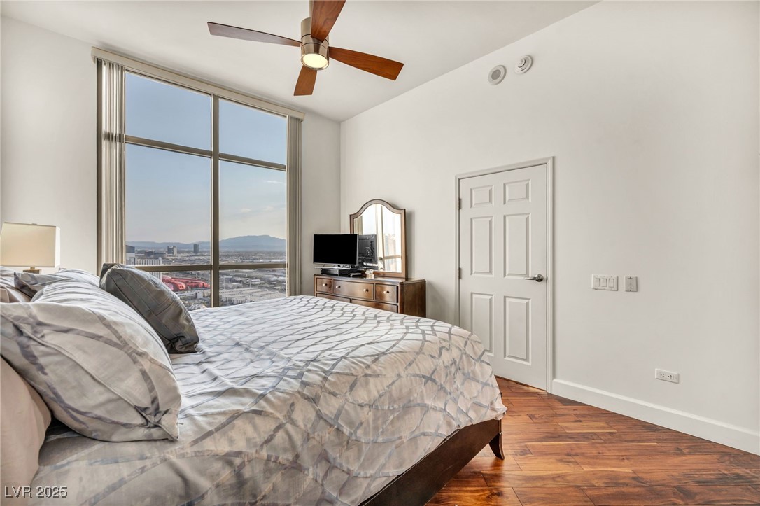 200 West Sahara Avenue 3702