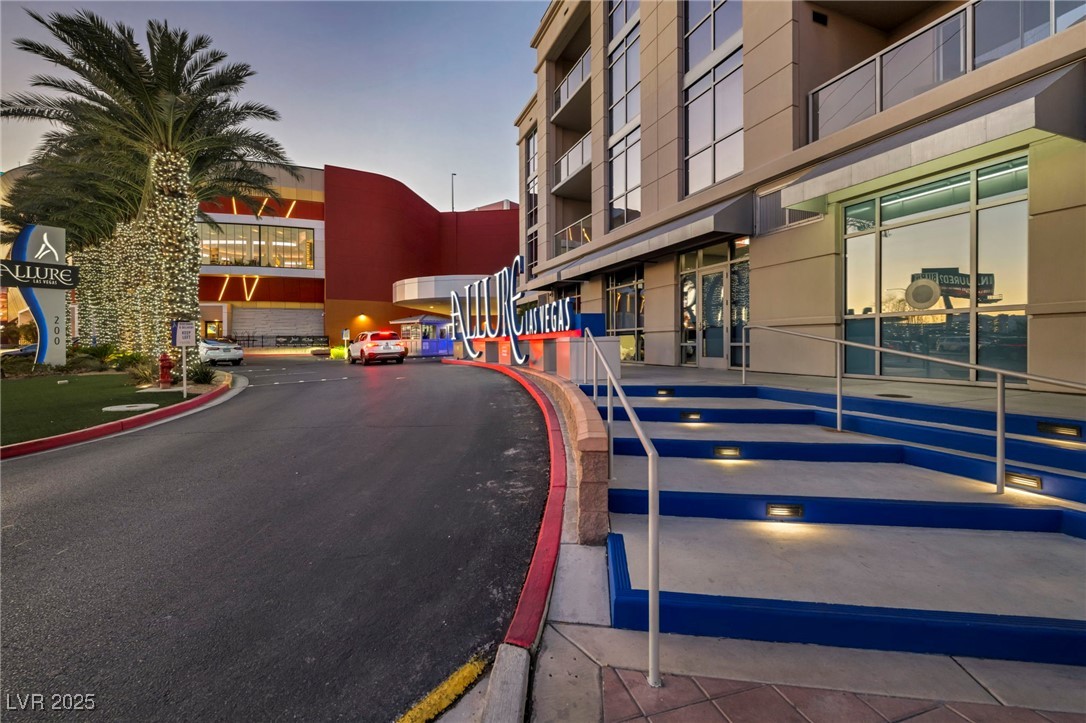 200 West Sahara Avenue 3702