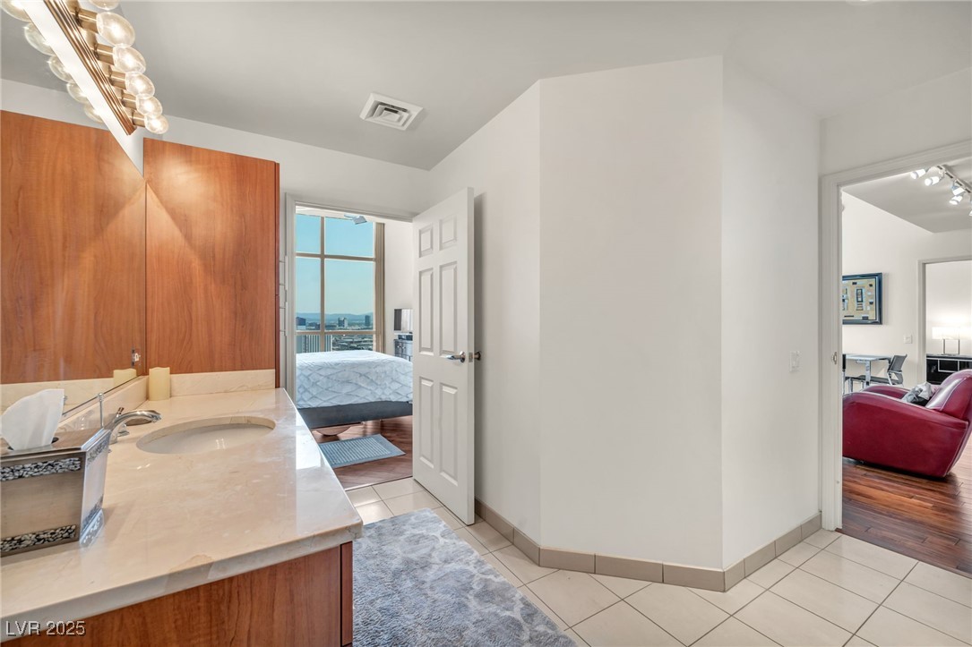 200 West Sahara Avenue 3702