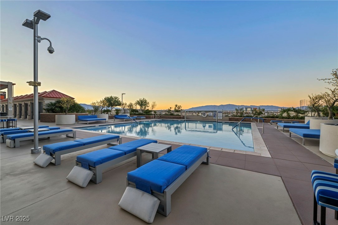 200 West Sahara Avenue 3702