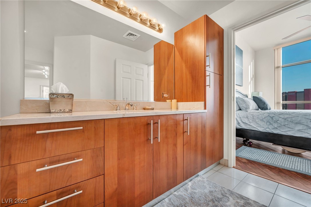 200 West Sahara Avenue 3702