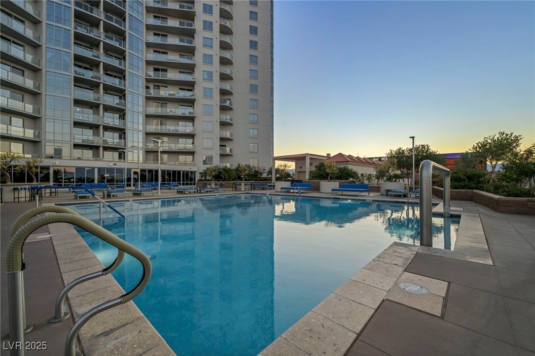 200 West Sahara Avenue 3702