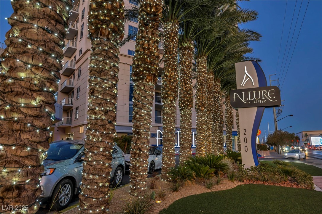 200 West Sahara Avenue 3702