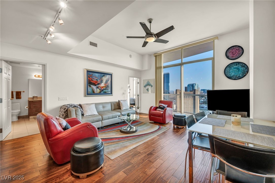 200 West Sahara Avenue 3702