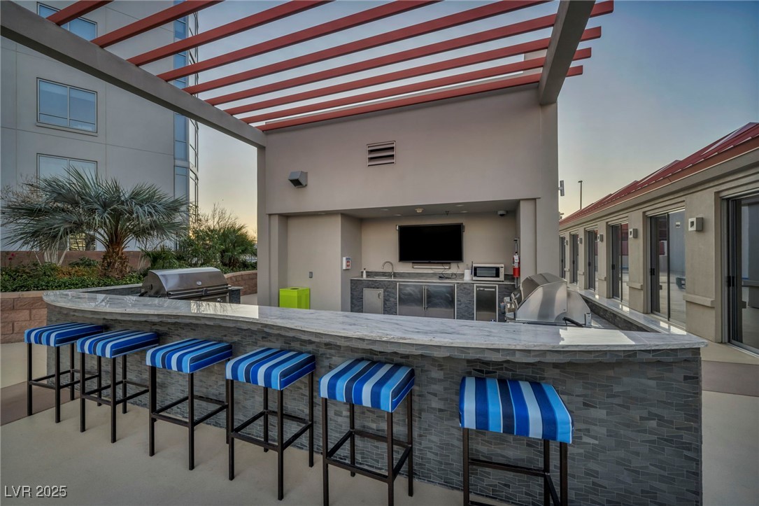 200 West Sahara Avenue 3702