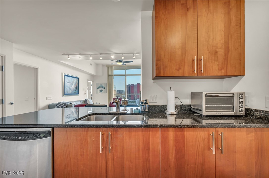 200 West Sahara Avenue 3702