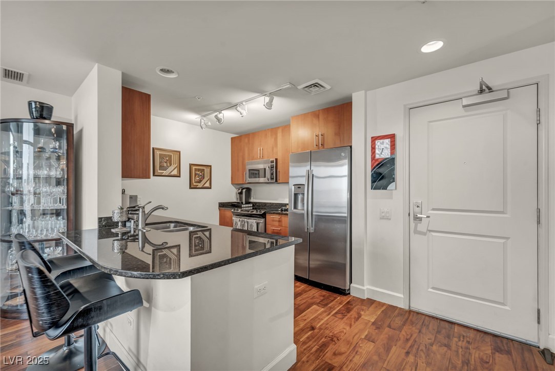 200 West Sahara Avenue 3702