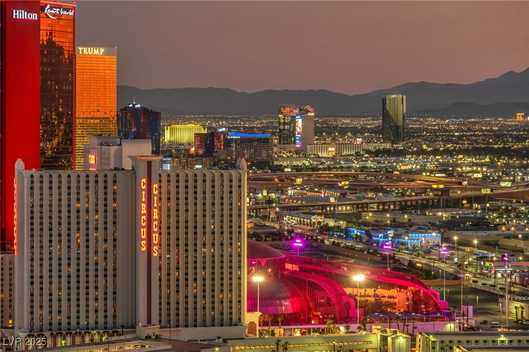 200 West Sahara Avenue 3702