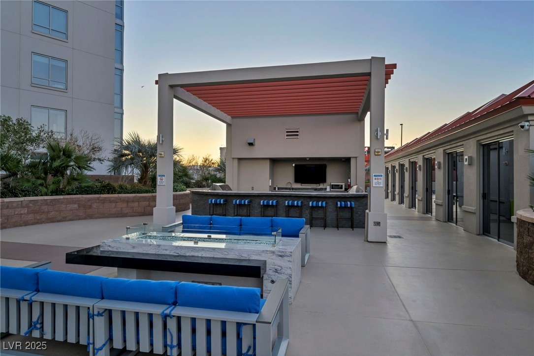 200 West Sahara Avenue 3702